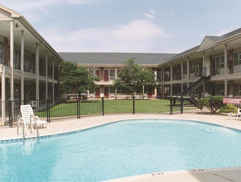 Western Red Carpet Motel 3*